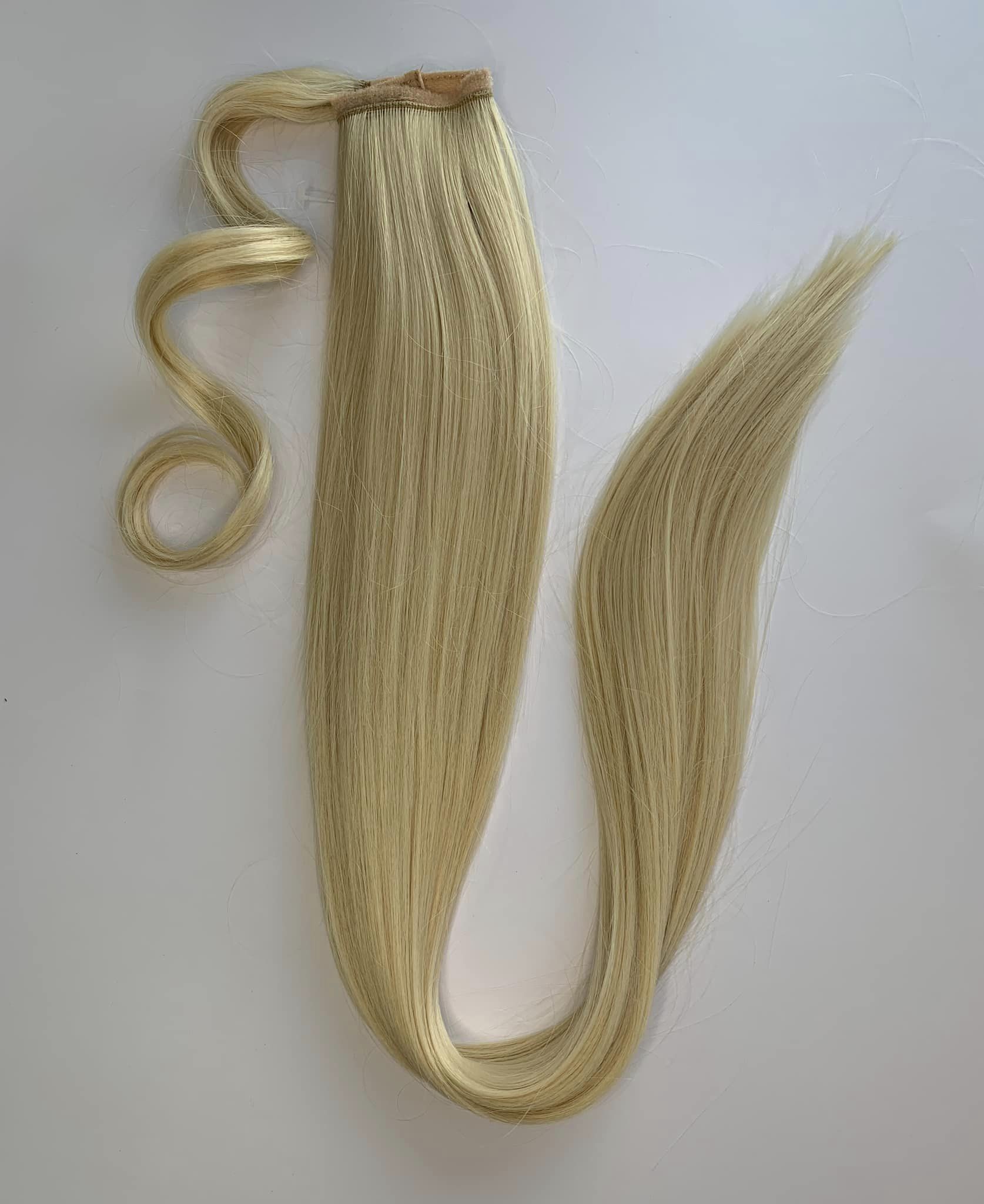#613 Blondiniška  uodega 80 cm ilgio su apsukama juostele
